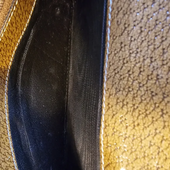 Authentic Gucci Wallet - Picture 14 of 16